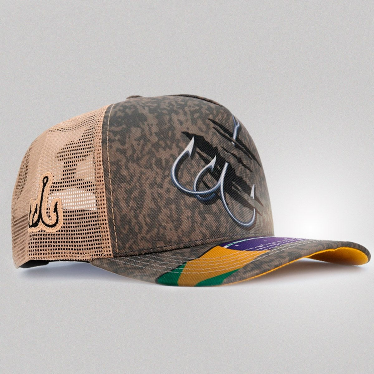 Aba do boné BRK com costuras reforçadas e estrutura moldável